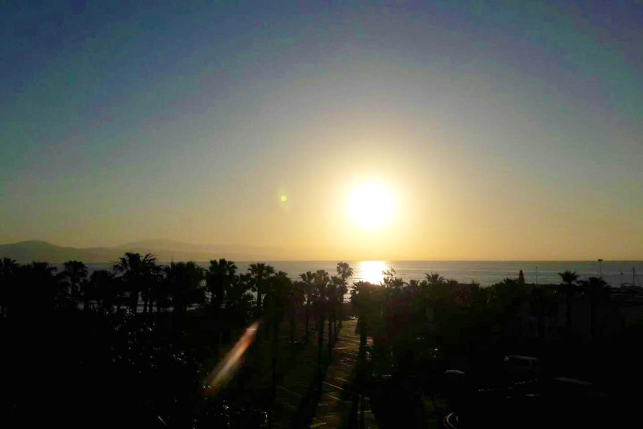 Comfortable Studio With Sea View In Benalmadena 30 M² Pool Buitenkant foto