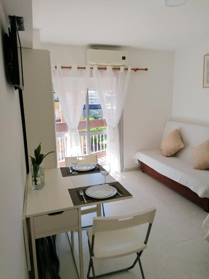 Comfortable Studio With Sea View In Benalmadena 30 M² Pool Buitenkant foto