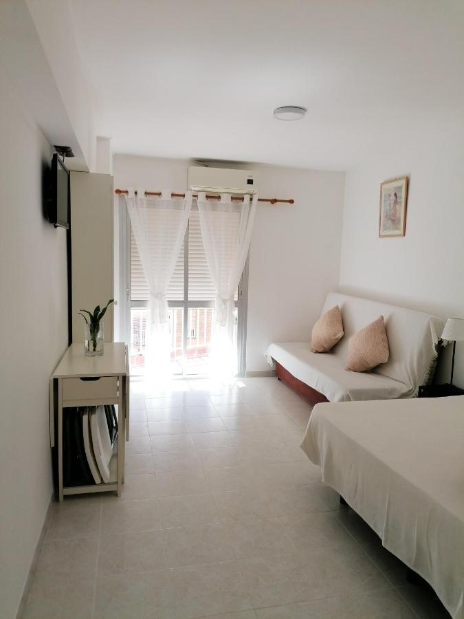 Comfortable Studio With Sea View In Benalmadena 30 M² Pool Buitenkant foto