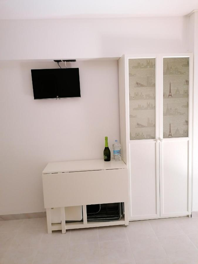 Comfortable Studio With Sea View In Benalmadena 30 M² Pool Buitenkant foto